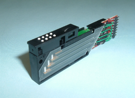 Close-up on a piezo braille cell, showing the piezo bars